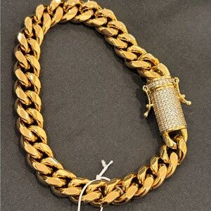 Gold Cuban Link Bracelet with Pave Cylinder Clasp
